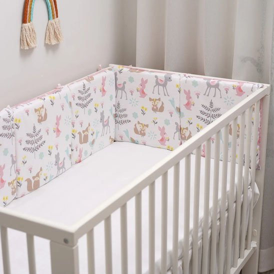 Tour de lit bébé douceur et protection réunies