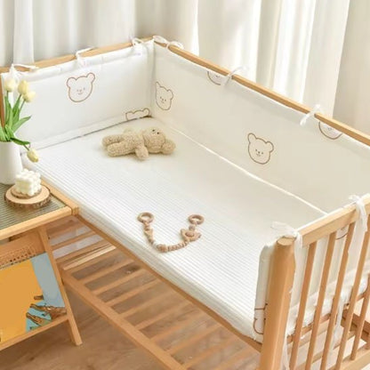 Tour de lit bébé un cocon de douceur pour des nuits sereines.