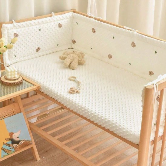 Tour de lit bébé un tour de lit pensé pour le bien-être de bébé.