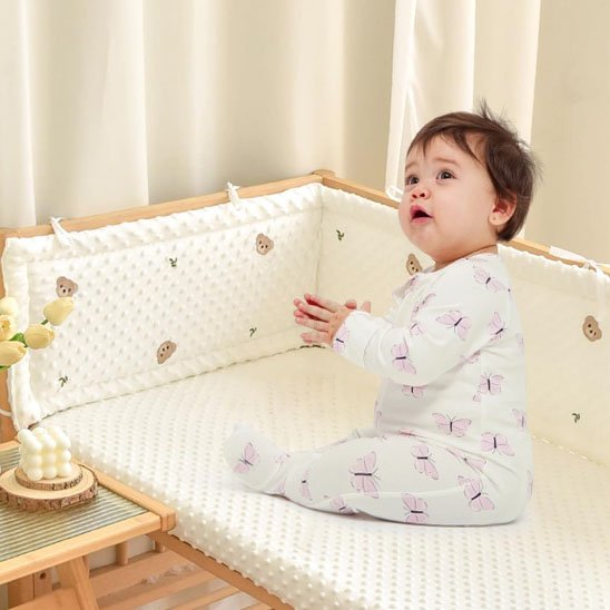 Tour de lit bébél e confort qui rassure bébé, nuit après nuit. 